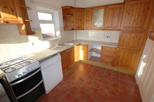 3 bed Detached Bungalow to rent Image 4