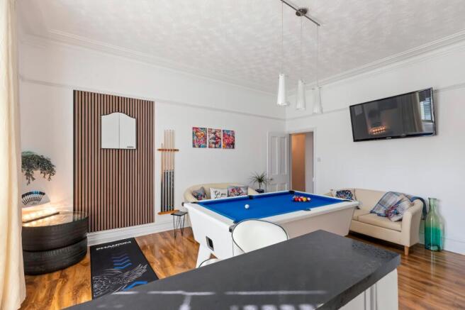 5 bed Flat for sale Image 11
