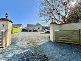 10 Cedar Gate, Priory Lodge Drive, Milford Haven SA73 2BH