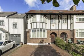 33, Woodside Park Avenue, London E17 3NP