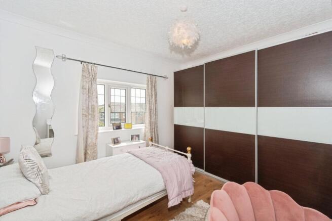 5 bed Detached for sale Image 12