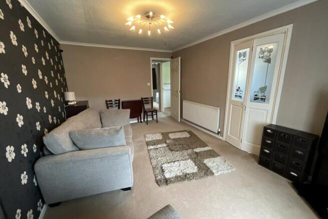 LIVING/DINING ROOM 