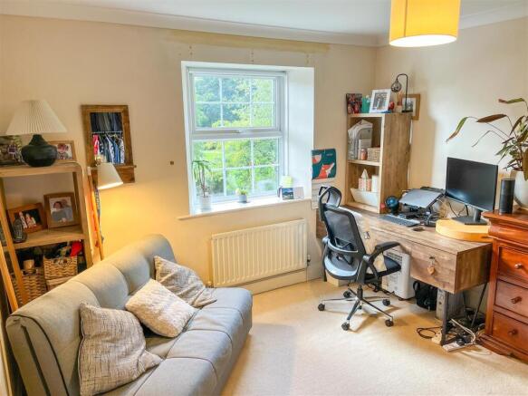 4 bed Detached to rent Image 7