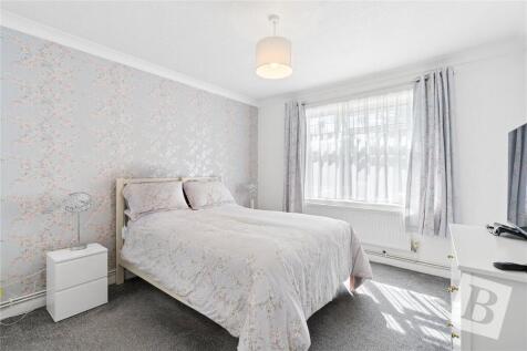 Stirling Close, Rainham, RM13