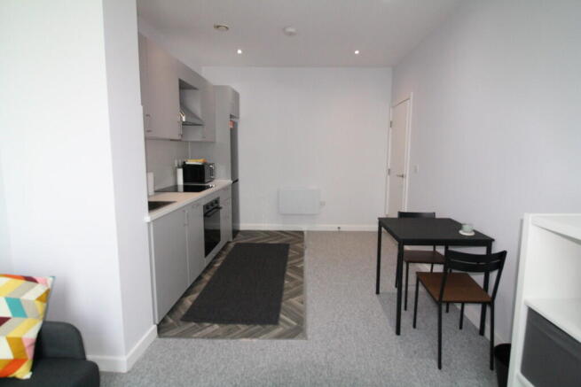 2 bed Apartment to rent Image 5