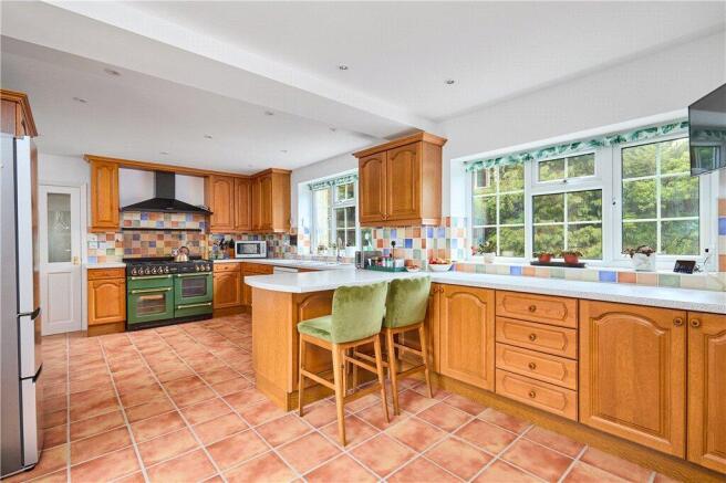 5 bed Detached for sale Image 4