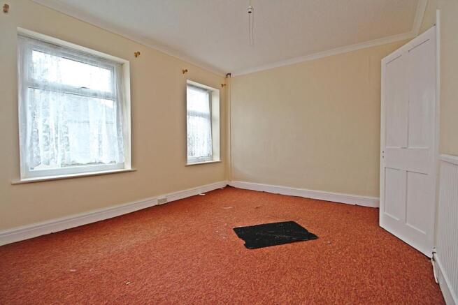 Bedroom 1 (2).JPG