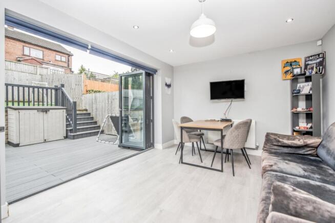 4 bed Detached for sale Image 4