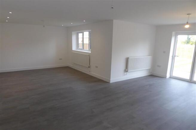Lounge/Dining Area
