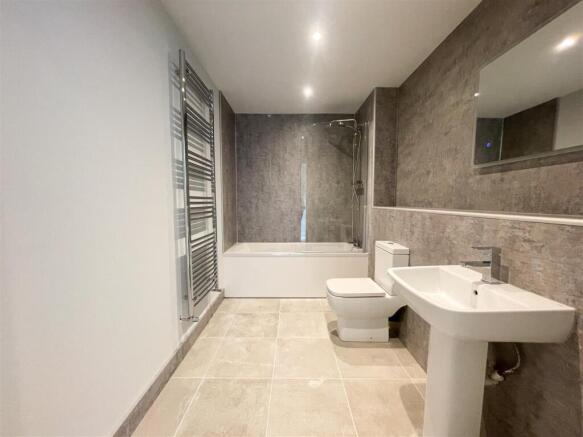 5 bed Mews to rent Image 11