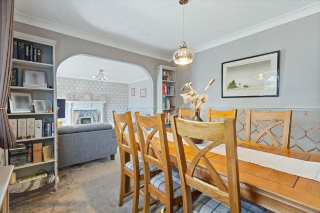 4 bed Detached for sale Image 9