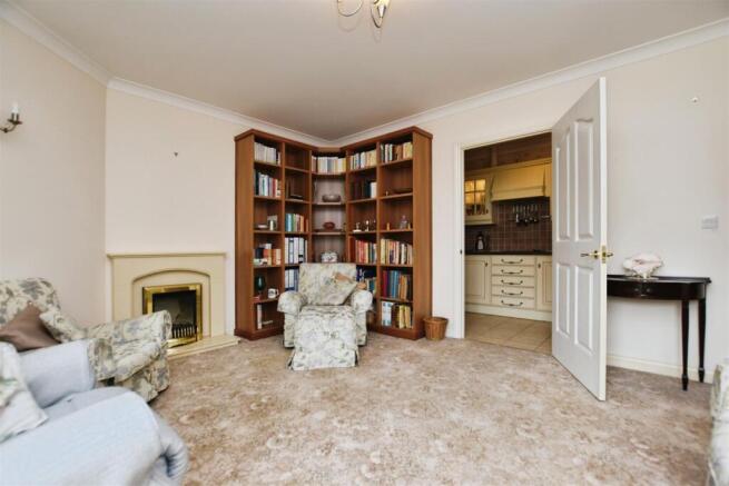 2 bed Retirement Property for sale Image 8