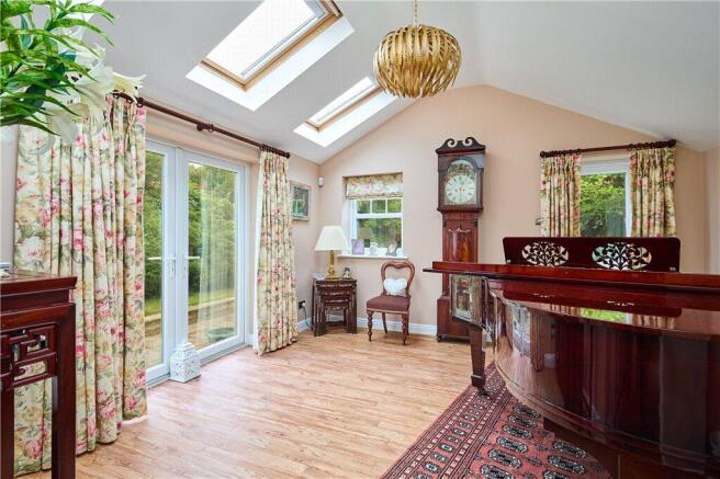 4 bed Semi-Detached for sale Image 6