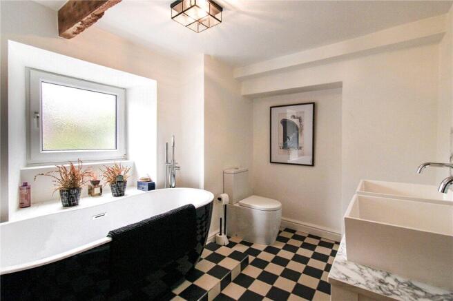 3 bed Town House for sale Image 8
