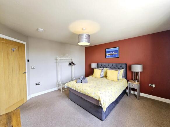 2 bed Flat for sale Image 8