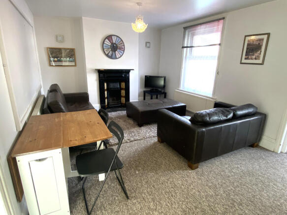 Lounge 1.JPG