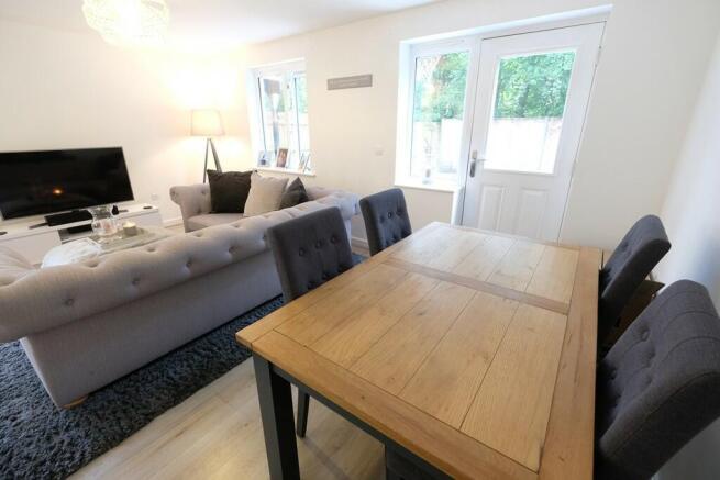 SITTING/DINING ROOM