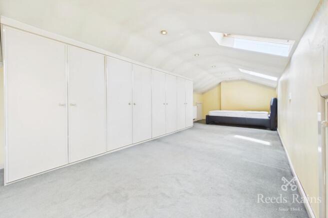 4 bed Detached for sale Image 10