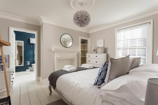 6 bed Semi-Detached for sale Image 9