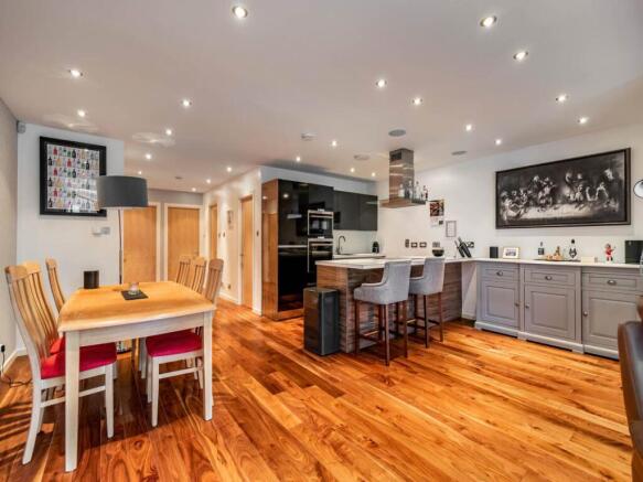 60900_17-RavelstonTe