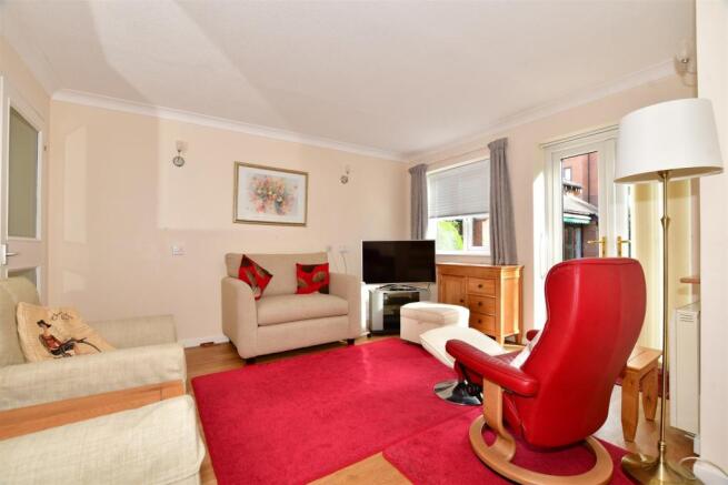 Lounge/Dining Area