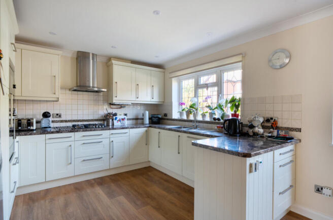 Balmoral Way, Sutton, Surrey, SM2 photo 4
