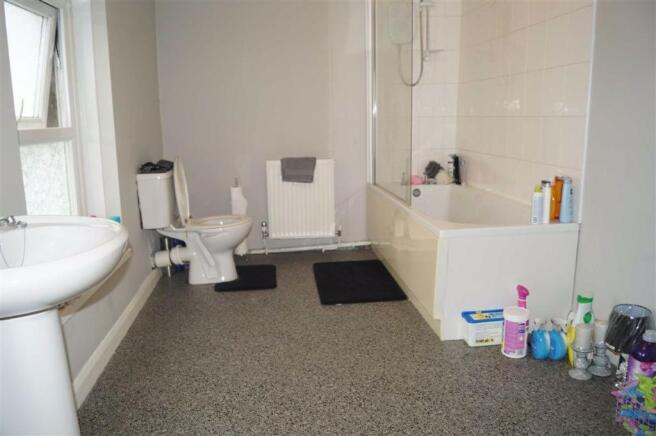 FAMILY BATHROOM