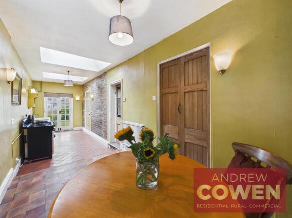 4 bed House for sale Image 7