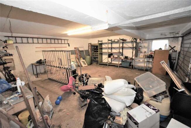GARAGE, WORKSHOP +