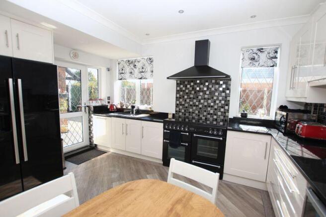 Kitchen photo 3