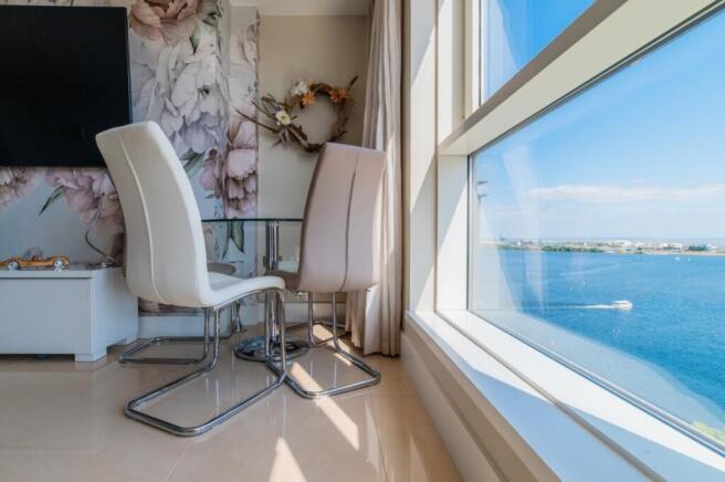 Lrg_Award-winning Media team on EVERY Listing_5 (1