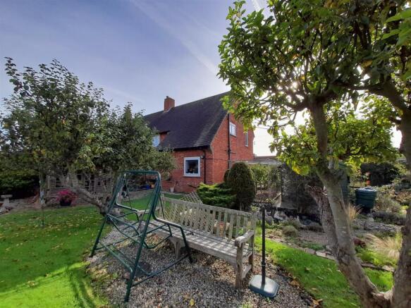 Rear garden 5.jpg