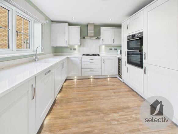 5 bed Detached for sale Image 9