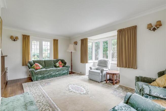 Broadway, Letchworth Garden City photo 4