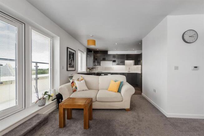 43 Taylor Close, TN9 2FE 007.jpg