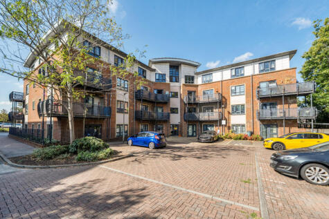 Merlin Road, Farnborough, GU14