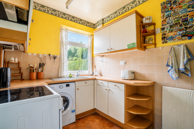 3 bed Semi-Detached for sale Image 6