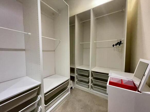 3 bed Apartment to rent Image 12
