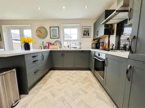 4 bed Detached for sale Image 7