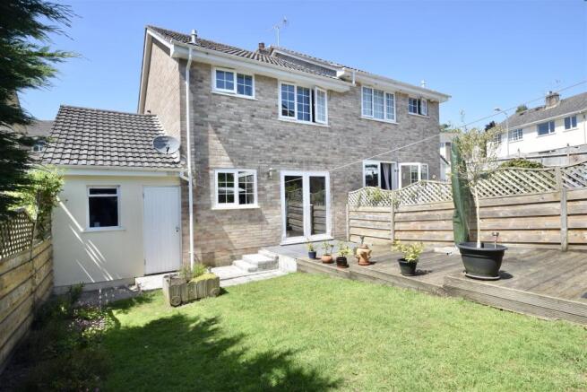 THE PROPERTY