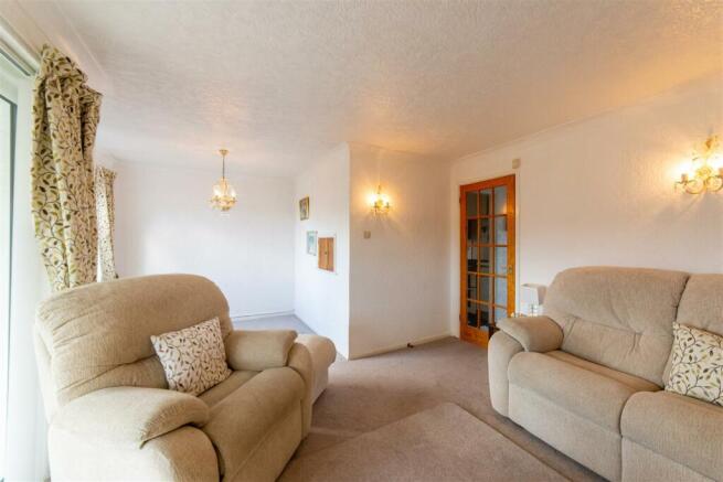 8 Trostrey Close-21.jpg