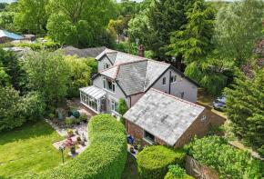 Hawkstone, Warrington Road, Mickle Trafford, Chester CH2 4EB
