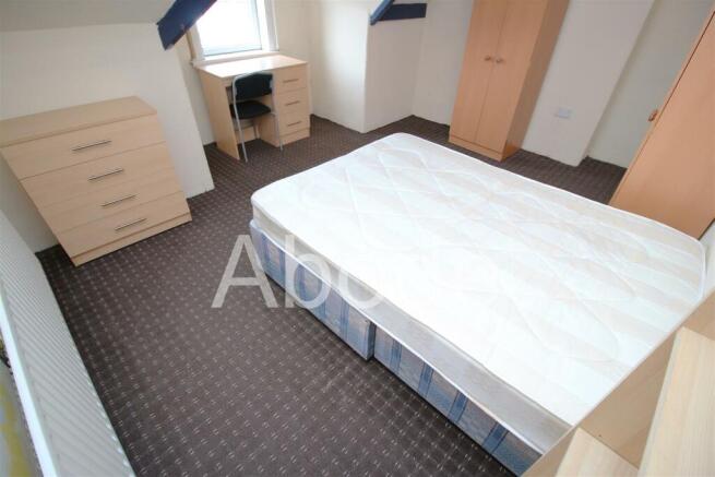 6 bed House to rent Image 7