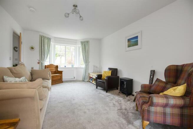 32 Wallace Crescent 6.jpg