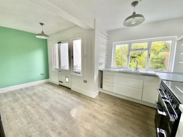 Kitchen/ Dining Room