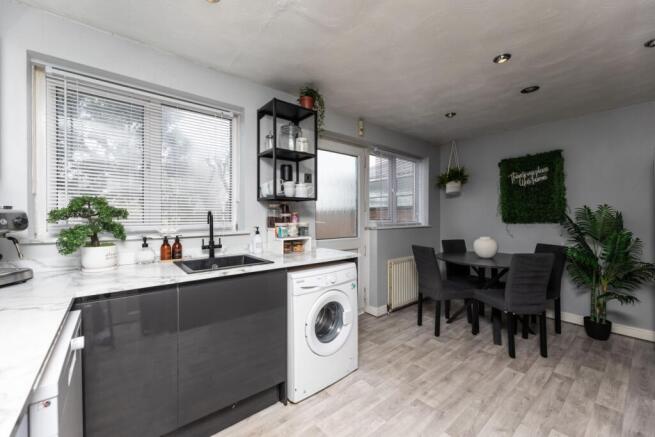 3 bed Semi-Detached for sale Image 7