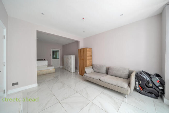 c71627f3-754d-45b...