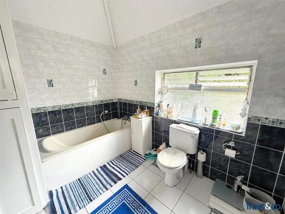 Eaton Road, Branksome, Poole, Dorset, BH13 – další