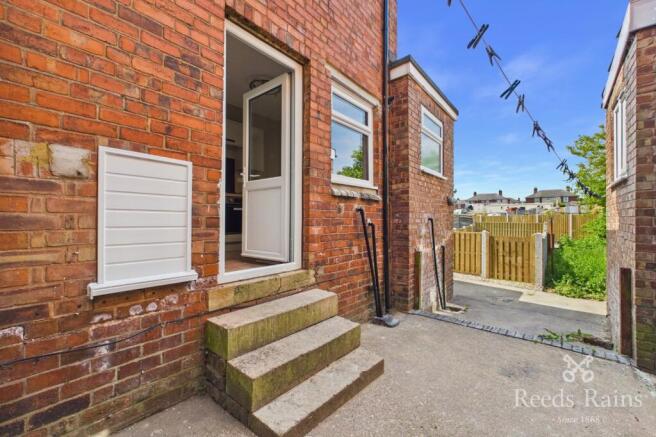 3 bed Terraced to rent Image 12