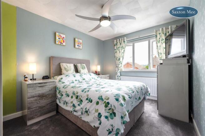 bedroom 1_5803.jpg